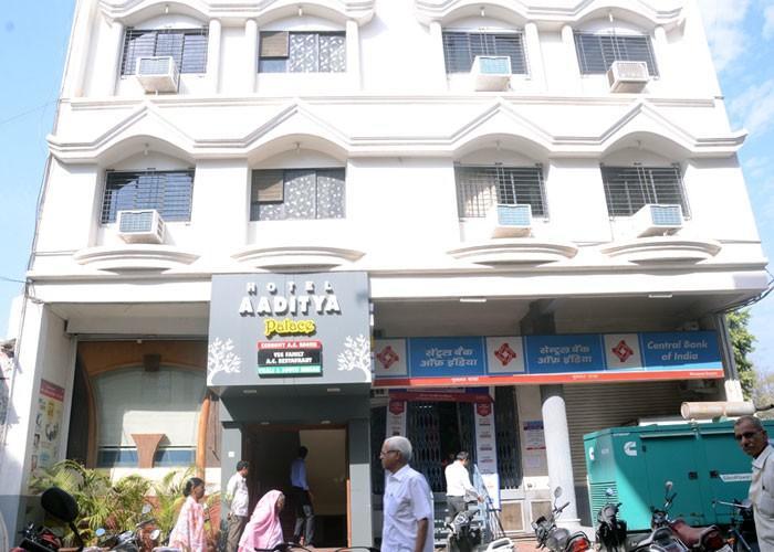 Hotel Aaditya Palace Bhusāwal Exterior foto